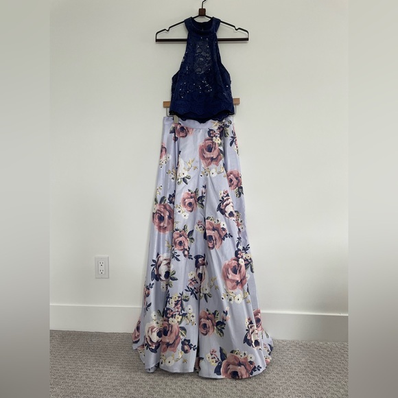 Stunning Size 5 two piece outfit Gently used by City Studio. - Picture 1 of 8